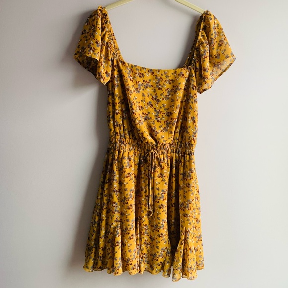 Blue Rain Dresses & Skirts - Floral Flounce Hem Dress Gold Flutter Sleeve Cinched Waist Square Neckline Small